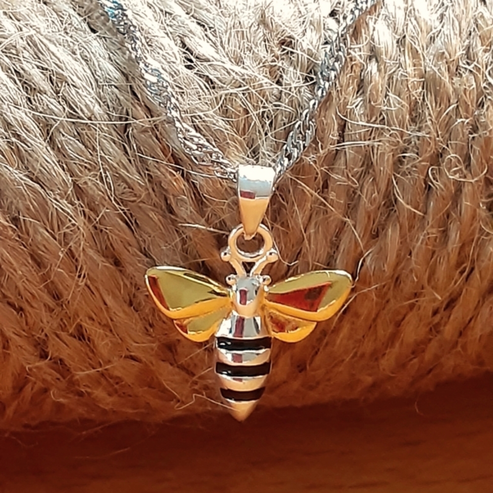 Sterling Silver Bumble Bee Pendant & 18" Rope Chain Necklace